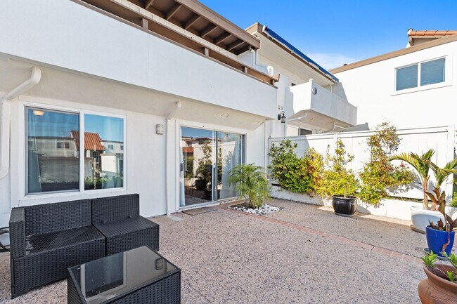 Building Photo - Luxury Home with Ocean Views
