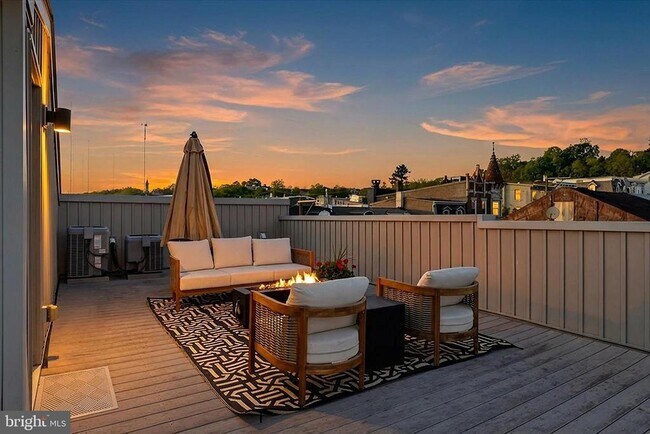 Building Photo - 159 Green Ln