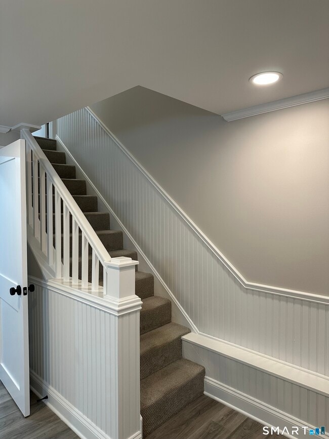 Building Photo - 44 Hillside Ave