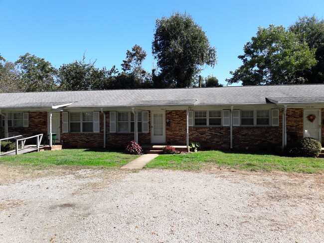 Primary Photo - 914 S Main St