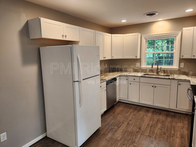 Building Photo - 4500 Sunfield Pl