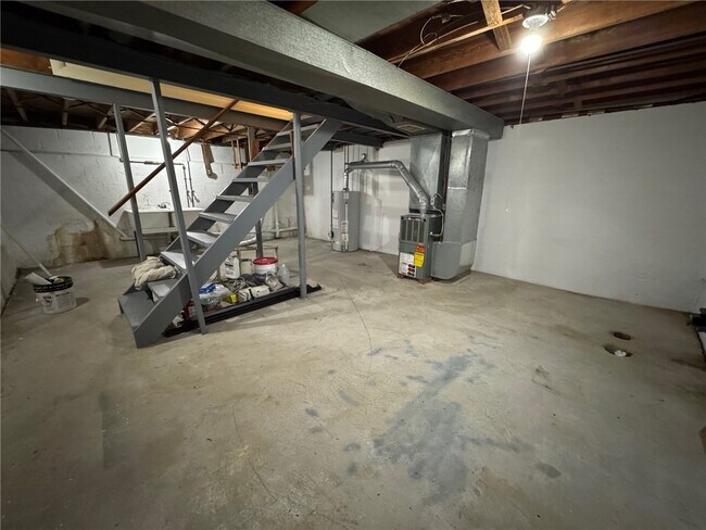 Building Photo - 16 Summit St