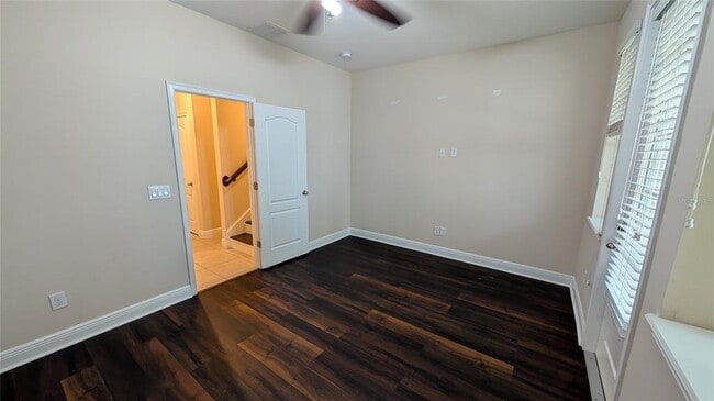 Building Photo - 584 Scotia Pl