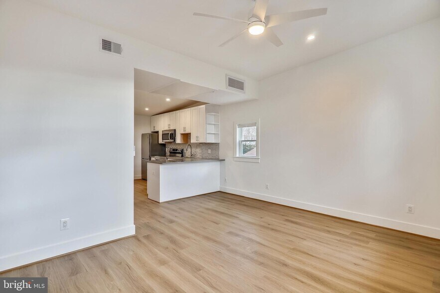 Building Photo - 314 Varnum St NW