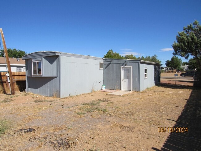 Building Photo - Cozy 2 Bedroom