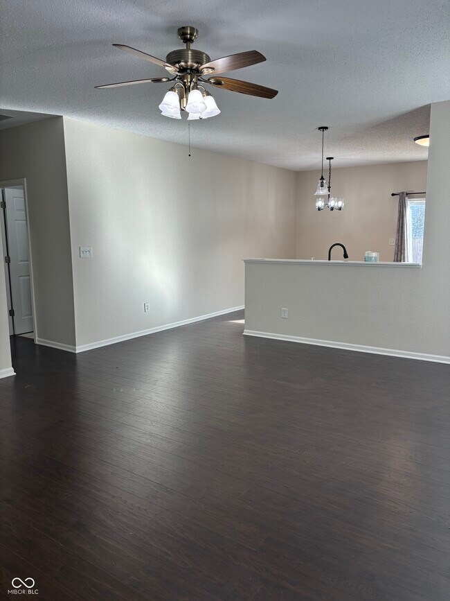 Building Photo - 15550 Outside Trail