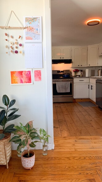 Reading/office nook looking into kitchen - 27 Summer St