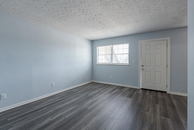 Building Photo - 209 N Woodland Dr