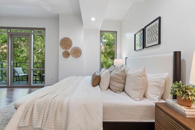 Building Photo - 905 Juniper St NE