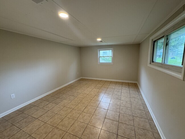 Building Photo - 260 N Governors Blvd