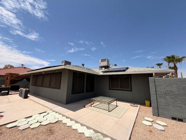 Building Photo - 13139 W Seville Dr