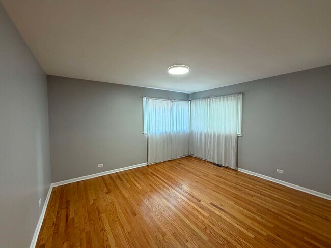 Building Photo - 9243 Lynwood Dr