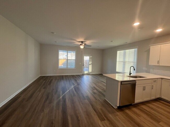 Building Photo - Brand New 3 bedroom 2.5 bath townhome in Leland area