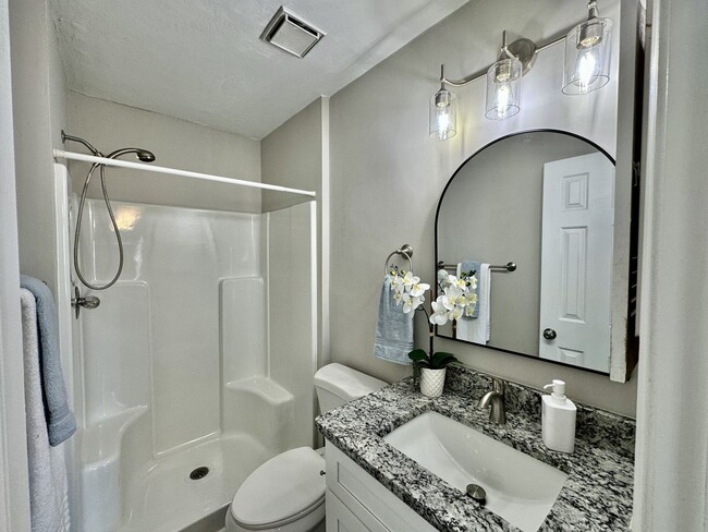Building Photo - COMPLETELY Updated & Ready 08-21-26!! Sparkling Community Pool - Pet Friendly - Fenced Backyard!