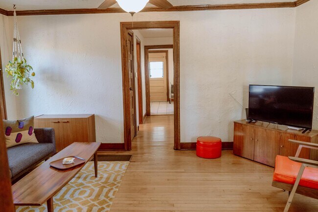 Building Photo - 416 W Kiowa St