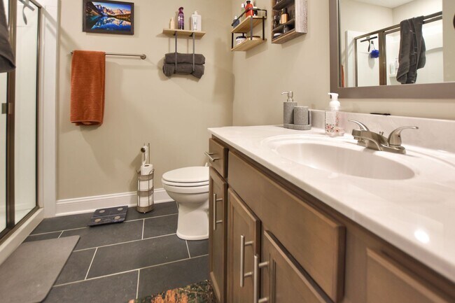 Building Photo - Pet Friendly Three Bedroom!