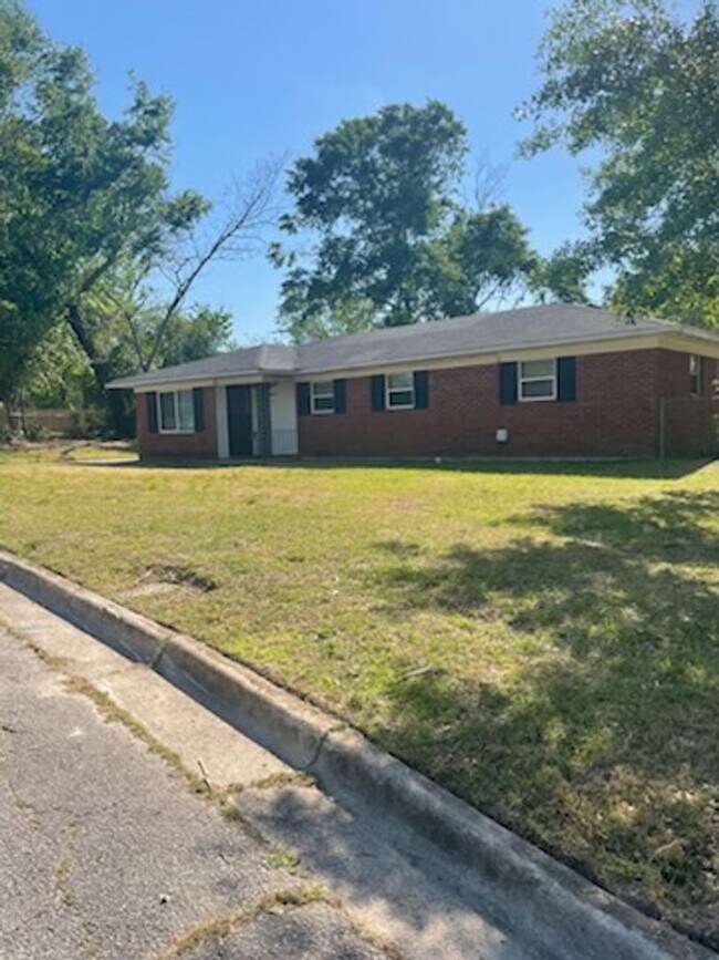 Primary Photo - Clean, Move in Ready 4 Bedroom Home