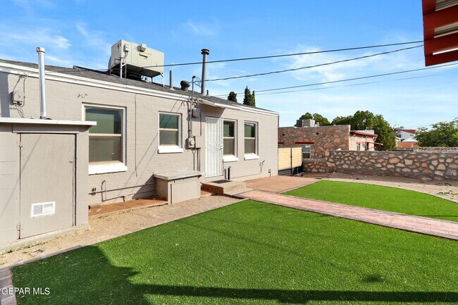 Building Photo - 2105 Happer St