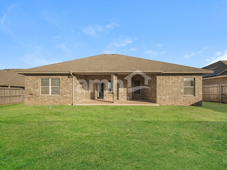 Building Photo - 416 E Charlotte Terrace