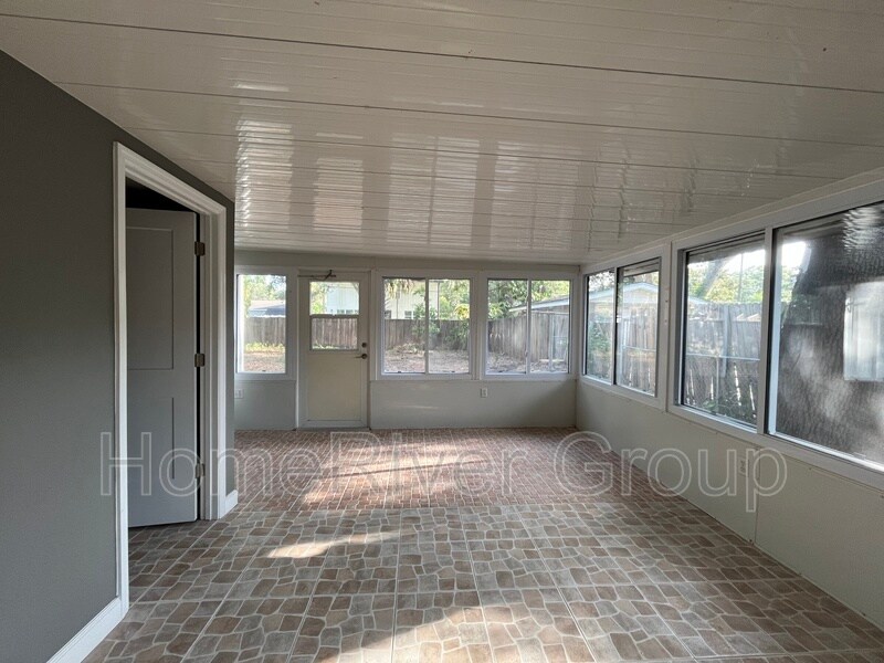Building Photo - 4715 W Knights Ave