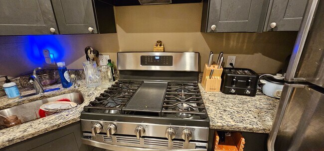 Building Photo - $500 Rebate Upon Closing! Luxury Apt. Near BU Campus.  Ht/HW Included.