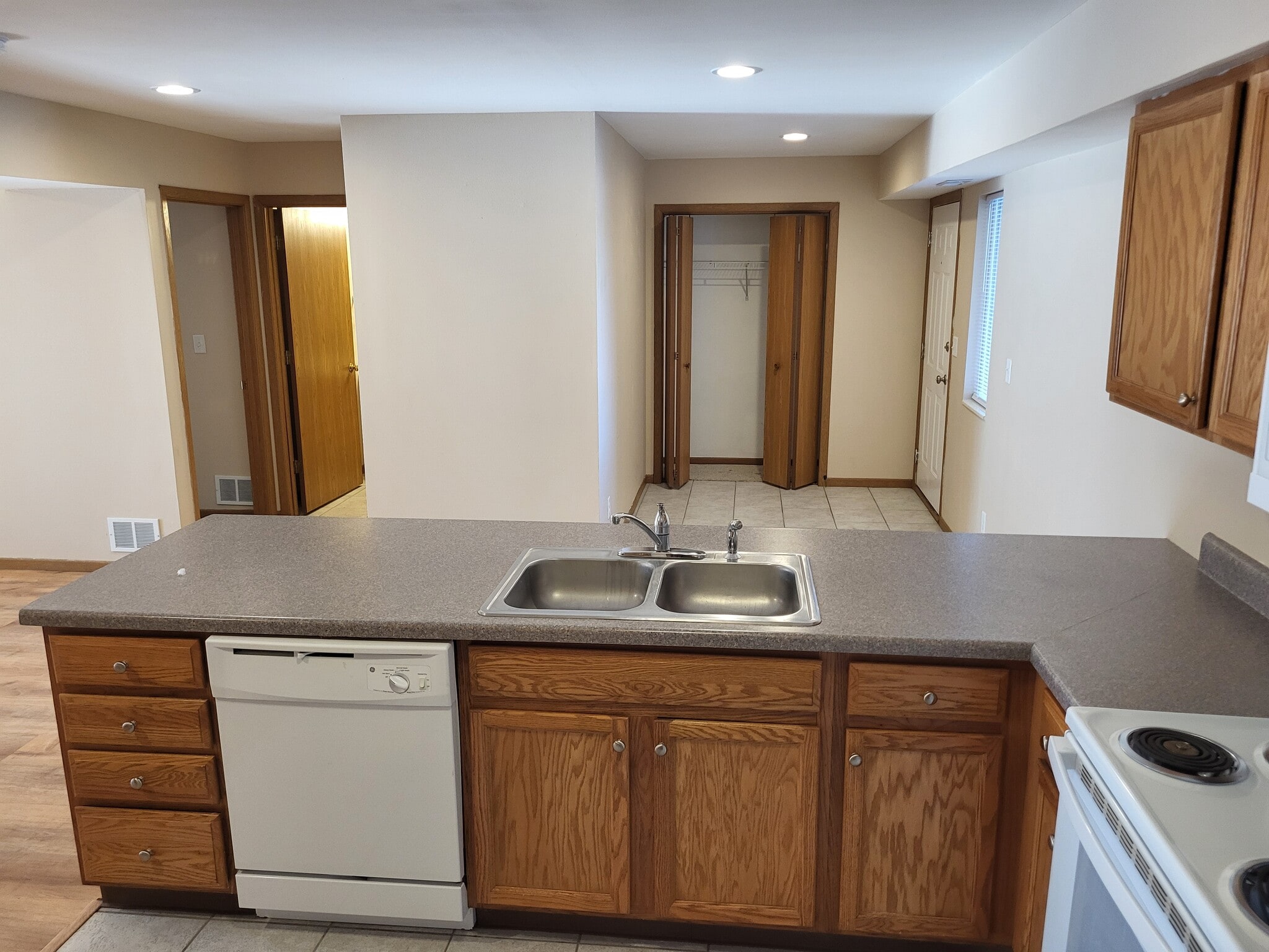 Building Photo - 931 Minns Dr