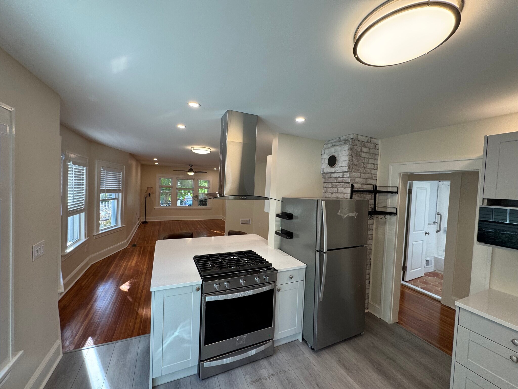 Building Photo - 14 Osborne Ave