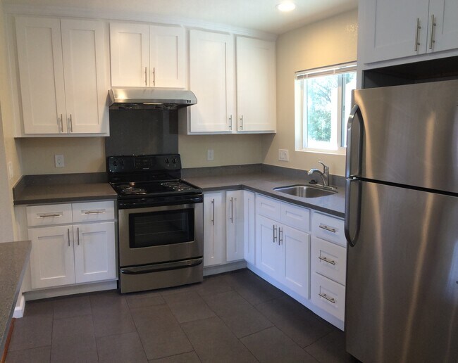 Building Photo - 1121 Borregas Ave