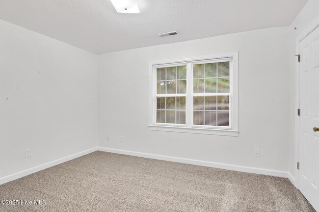 Building Photo - 1008 Springwood Dr
