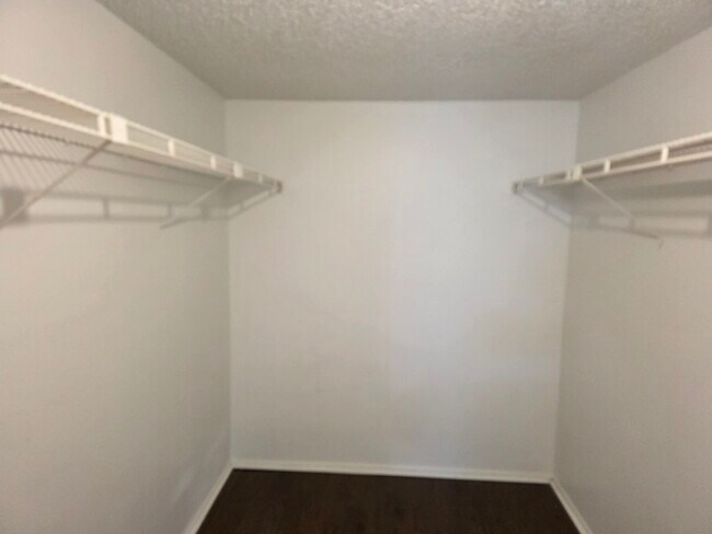 Building Photo - 605 N Keene Rd