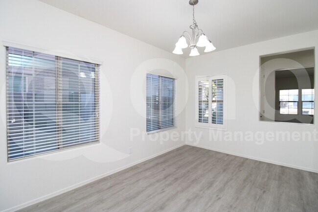 Building Photo - 1819 W Bonanza Dr