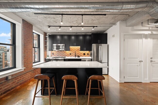 Building Photo - Fully Furnished Designer Loft with Parking & Monument Views!