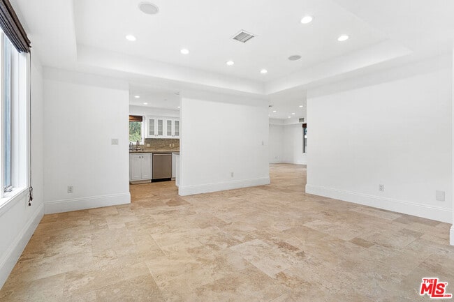 Building Photo - 4510 Tyrone Ave
