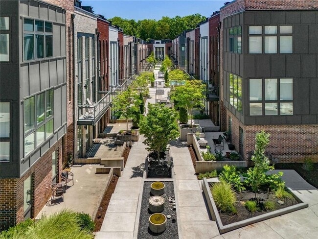 Building Photo - 1225 Chelsea Cir NW