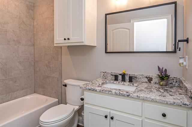 Building Photo - 18310 Timber Oaks Dr