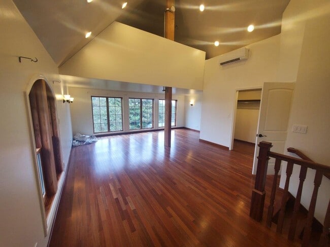 Building Photo - Newly remodeled with quality and comfort throughout.
