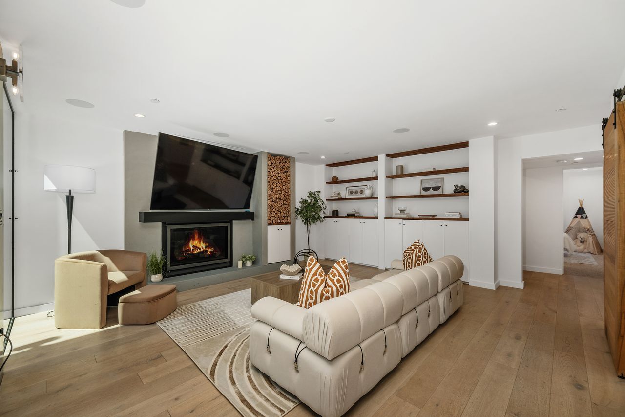 Building Photo - 8617 Higuera St