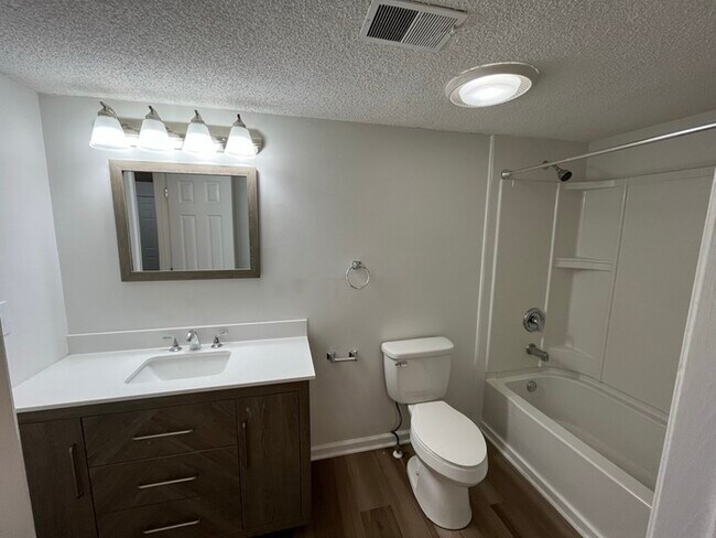 Building Photo - Remodeled Condo overlooking Broad river