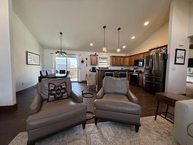 Building Photo - Stunning Single Level Home with Sprawling Fenced Yard