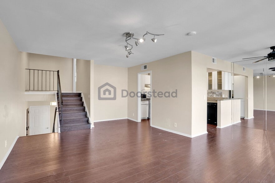 Building Photo - 2317 Eastbluff Dr