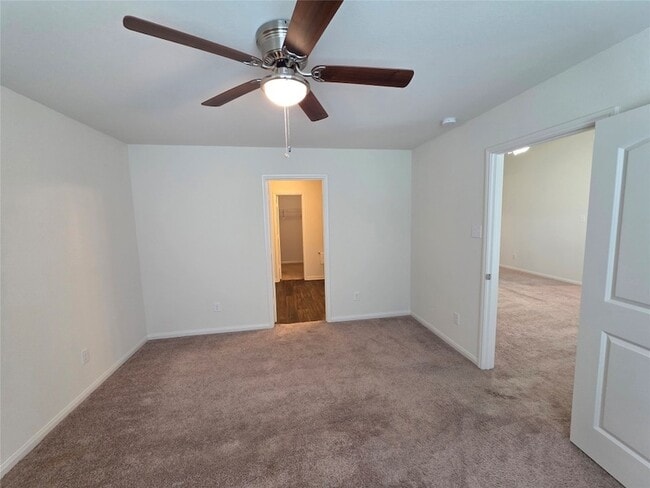 Building Photo - 723 Crystal Lakes Dr