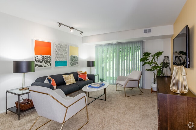 2BR, 1BA - 793SF - Moravia Park Apartments