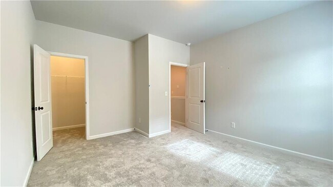 Building Photo - 4591 Silver Oak Dr SW