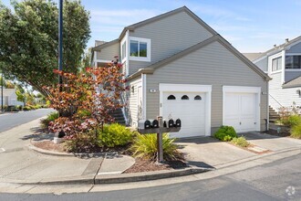 Building Photo - Spacious Alameda Brittany Bay Landing Town...