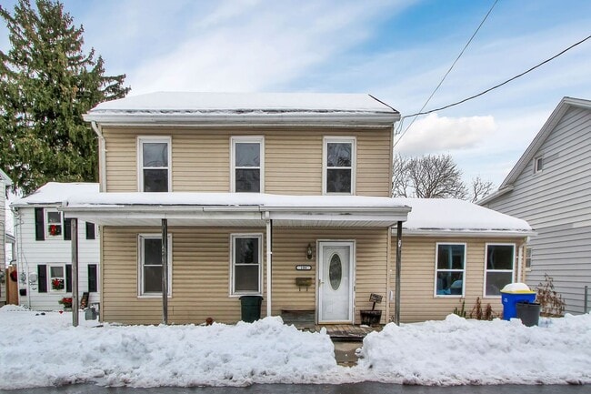 Building Photo - Bright 4 Bedroom, 2.5 Bath Home in Northeastern Schools!