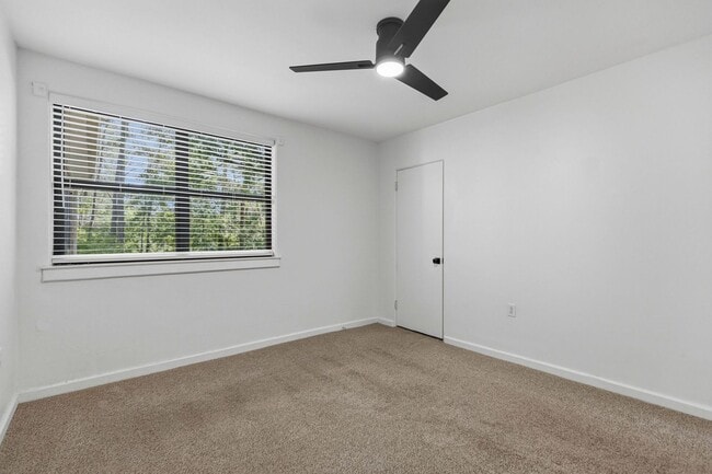Building Photo - 16 Faris Cir