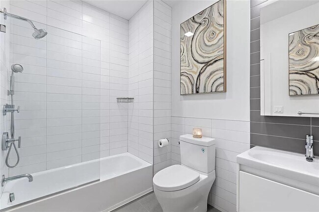 Building Photo - 267 Baldwin Ave