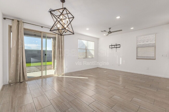 Building Photo - 35394 N Perennial St