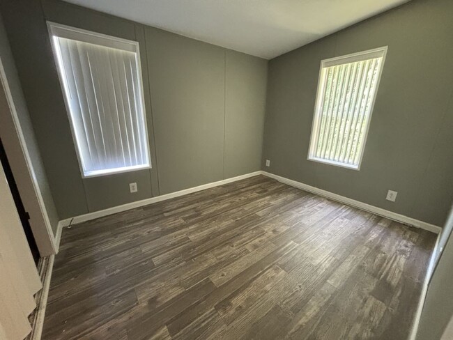 Building Photo - 20 Glen Cove Ct