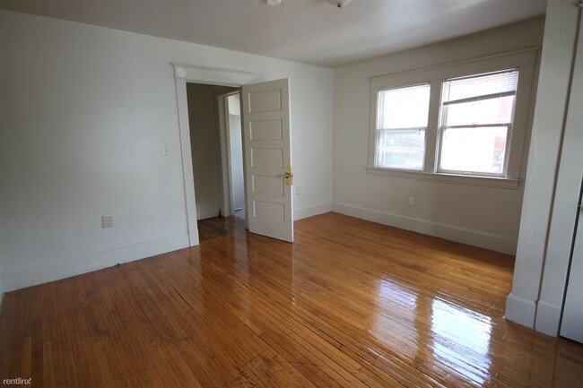 Building Photo - 3 br, 1.5 bath House - 729 W Vine St 6 mon...